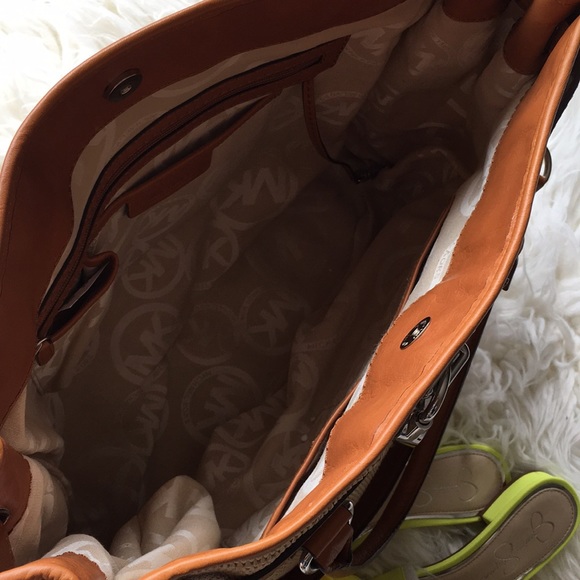 NWTMichael Michael Kors Hamilton Luggage Tote - Picture 7 of 8